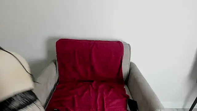 Snapshot of Reed_Fox chatting on April 16, 9:26 pm Reed Fox online show from April 16, 9:26 pm