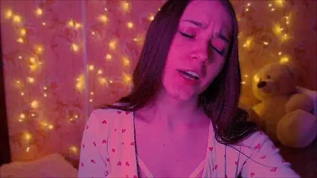 fluffy kitty  online show from February 24, 6:28 pm