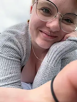 Sweetleeahxx online show from May 11, 4:04 pm