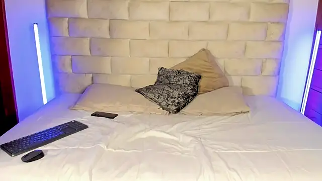 Latrellx7 online show from February 5, 12:04 am