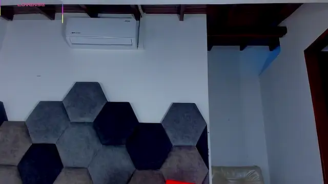 Latrellx7 online show from April 10, 3:45 am