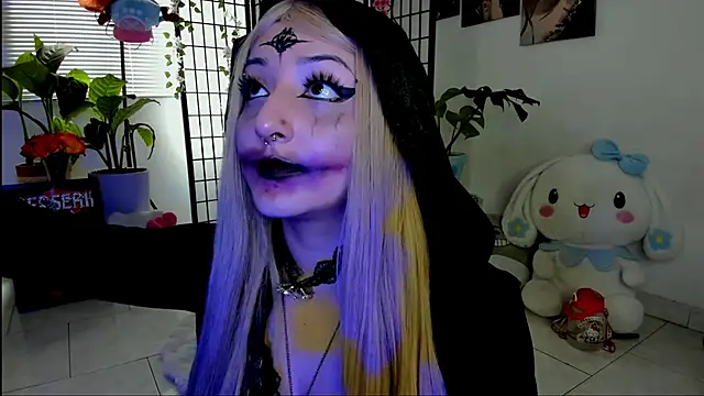 julyana  online show from November 8, 5:23 pm