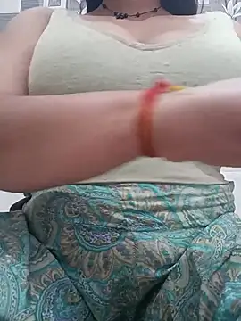 cute-mahek online show from May 15, 8:38 pm