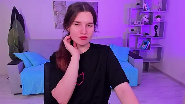 BonneyLove online show from December 2, 5:15 pm