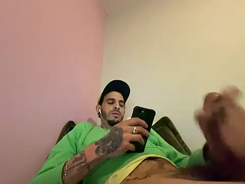 Rebeu313 online show from February 22, 9:13 pm