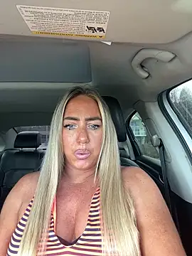 sunshinekisses online show from April 30, 7:20 pm