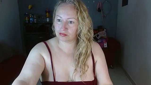 Snapshot of emperabigbootybigass chatting on January 25, 3:20 pm emperabigbootybigass online show from January 25, 3:20 pm