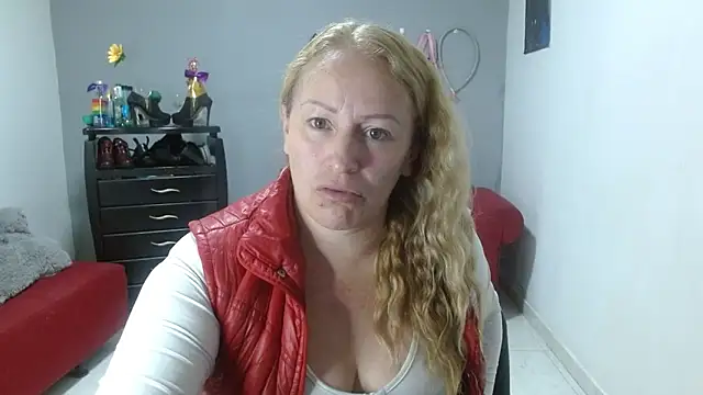 Snapshot of emperabigbootybigass chatting on January 28, 1:05 pm emperabigbootybigass online show from January 28, 1:05 pm