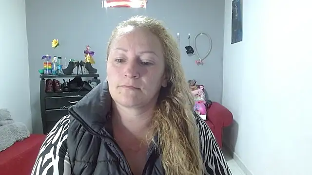 Snapshot of emperabigbootybigass chatting on January 31, 12:18 pm emperabigbootybigass online show from January 31, 12:18 pm