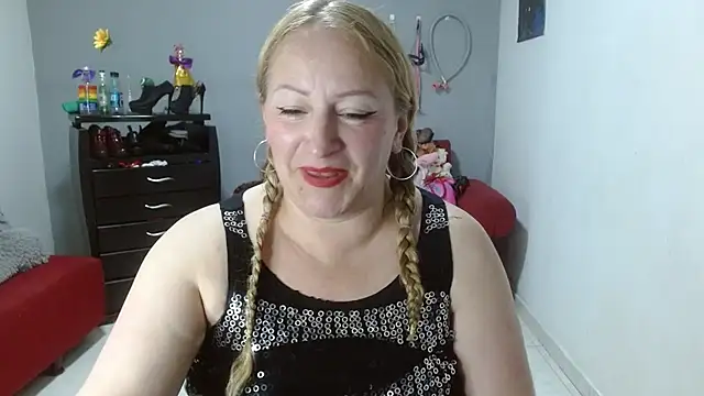 Snapshot of emperabigbootybigass chatting on February 6, 3:20 pm emperabigbootybigass online show from February 6, 3:20 pm