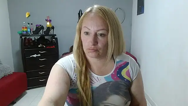 Snapshot of emperabigbootybigass chatting on February 8, 3:21 pm emperabigbootybigass online show from February 8, 3:21 pm