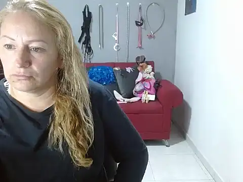 Snapshot of emperabigbootybigass chatting on February 11, 12:27 pm emperabigbootybigass online show from February 11, 12:27 pm