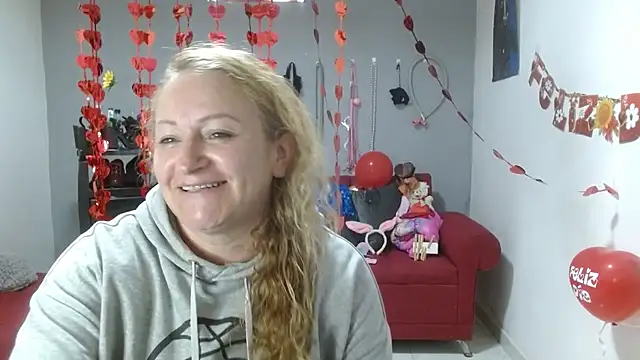 Snapshot of emperabigbootybigass chatting on February 17, 12:27 pm emperabigbootybigass online show from February 17, 12:27 pm