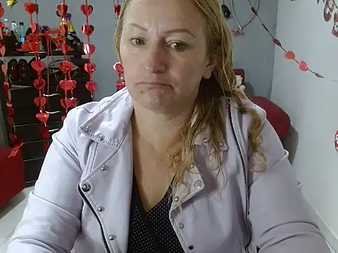 Snapshot of emperabigbootybigass chatting on February 18, 12:39 pm emperabigbootybigass online show from February 18, 12:39 pm