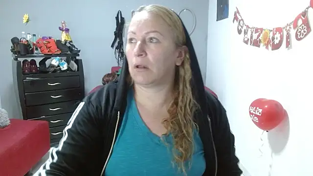 Snapshot of emperabigbootybigass chatting on February 22, 12:08 pm emperabigbootybigass online show from February 22, 12:08 pm