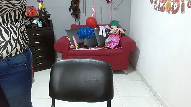 Snapshot of emperabigbootybigass chatting on February 27, 3:37 pm emperabigbootybigass online show from February 27, 3:37 pm
