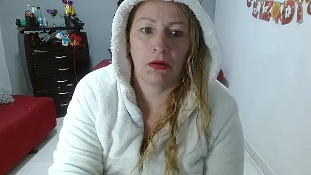 Snapshot of emperabigbootybigass chatting on February 28, 12:31 pm emperabigbootybigass online show from February 28, 12:31 pm