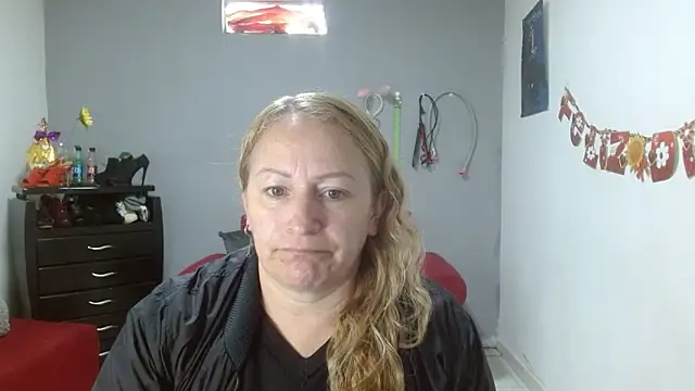 Snapshot of emperabigbootybigass chatting on March 5, 12:22 pm emperabigbootybigass online show from March 5, 12:22 pm