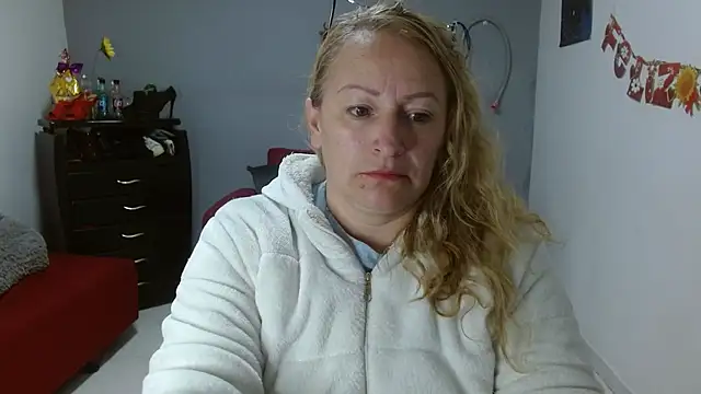 Snapshot of emperabigbootybigass chatting on March 6, 12:30 pm emperabigbootybigass online show from March 6, 12:30 pm