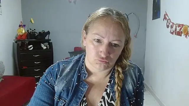 Snapshot of emperabigbootybigass chatting on March 8, 12:09 pm emperabigbootybigass online show from March 8, 12:09 pm