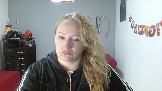Snapshot of emperabigbootybigass chatting on March 11, 12:17 pm emperabigbootybigass online show from March 11, 12:17 pm