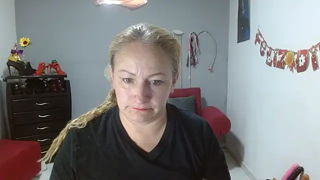 Snapshot of emperabigbootybigass chatting on March 12, 9:24 pm emperabigbootybigass online show from March 12, 9:24 pm