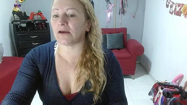 Snapshot of emperabigbootybigass chatting on March 13, 12:35 pm emperabigbootybigass online show from March 13, 12:35 pm