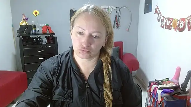 Snapshot of emperabigbootybigass chatting on March 18, 12:14 pm emperabigbootybigass online show from March 18, 12:14 pm