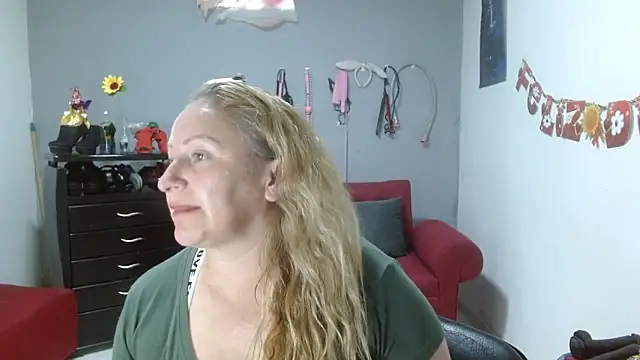 Snapshot of emperabigbootybigass chatting on March 19, 9:48 pm emperabigbootybigass online show from March 19, 9:48 pm
