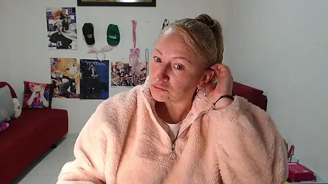 Snapshot of emperabigbootybigass chatting on September 19, 12:17 pm emperabigbootybigass online show from September 19, 12:17 pm