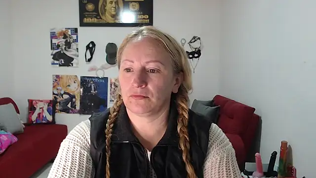 Snapshot of emperabigbootybigass chatting on October 3, 12:13 pm emperabigbootybigass online show from October 3, 12:13 pm