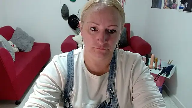 emperabigbootybigass online show from January 15, 6:11 pm