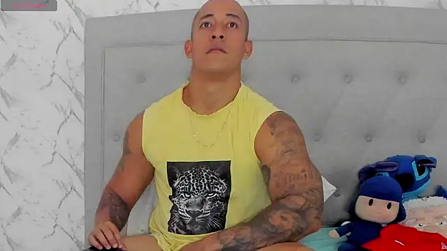 luigiferrara online show from April 12, 7:41 pm