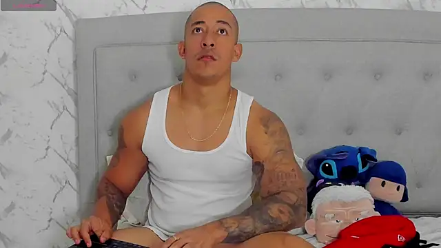 luigiferrara online show from April 17, 7:39 pm