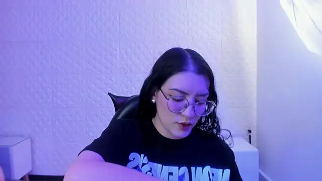 Snapshot of Violetaa_diazz chatting on July 1, 8:41 pm Violetaa diazz online show from July 1, 8:41 pm