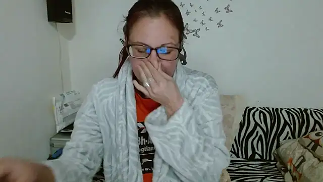 Snapshot of LadyHellene chatting on February 4, 5:30 pm LadyHellene online show from February 4, 5:30 pm