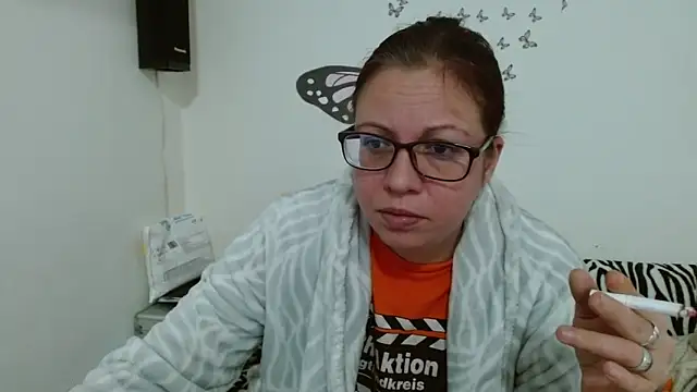 Snapshot of LadyHellene chatting on February 5, 7:24 am LadyHellene online show from February 5, 7:24 am