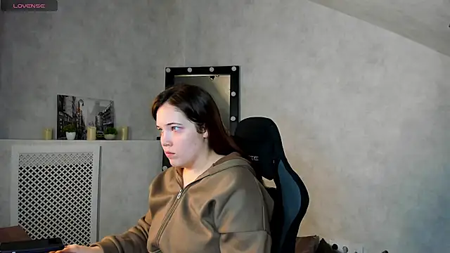 Aliisson Edwards online show from February 7, 12:53 am