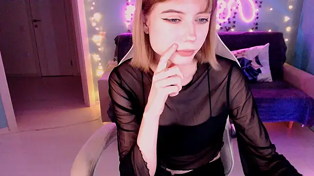 Snapshot of Sweet_Richal chatting on October 16, 9:16 pm Sweet Richal online show from October 16, 9:16 pm