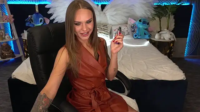 Snapshot of KiraGrayy chatting on October 14, 1:01 pm KiraGrayy online show from October 14, 1:01 pm