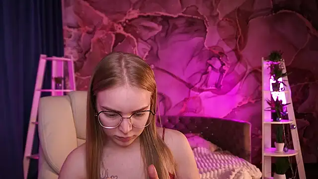 EmilySunshineS online show from March 14, 1:27 pm