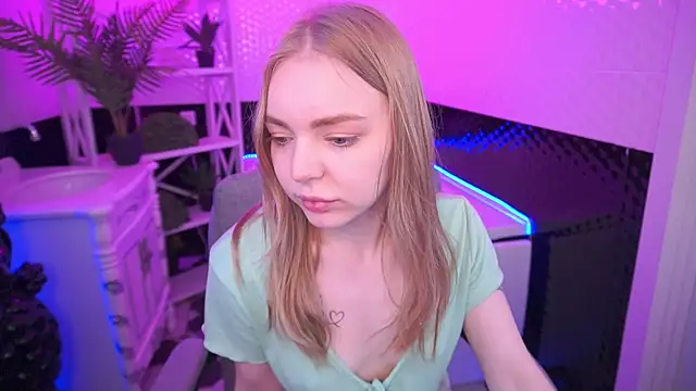 EmilySunshineS online show from April 10, 5:45 am