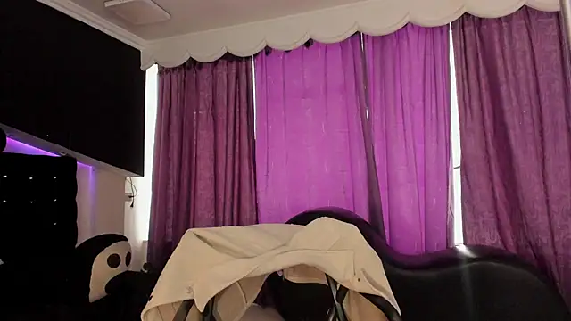 Coral Gibson online show from June 11, 1:31 pm