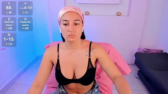 Snapshot of ScarlettWet9 chatting on December 15, 3:45 am ScarlettWet9 online show from December 15, 3:45 am