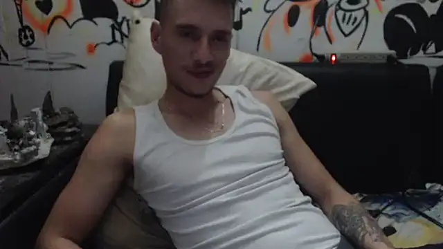 roystonee01 online show from February 24, 11:36 pm