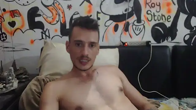 roystonee01 online show from March 3, 2:39 am