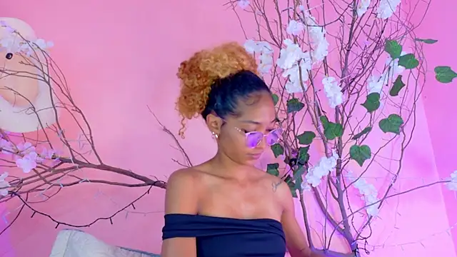 Charlotte Love10 online show from April 5, 11:40 am