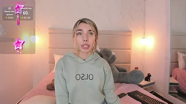 Mollymoon1 online show from December 1, 8:14 pm