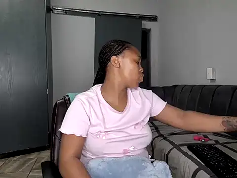 Pearl 00 online show from March 12, 9:10 pm