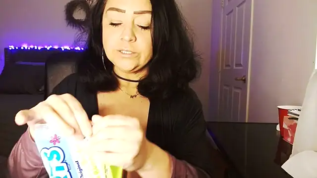 Snapshot of AlyssiaAmoreXO chatting on April 28, 8:58 pm AlyssiaAmoreXO online show from April 28, 8:58 pm